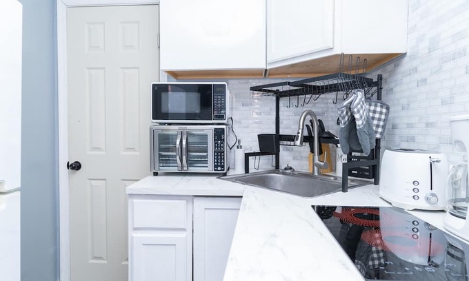 East Mount Airy Apartamento | Newly renovated 2 bedroom apartment