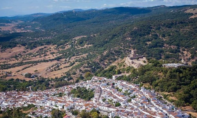 Jimena de la Frontera Casa | Holiday Home 'Casa Limon' with Mountain View, Private Pool and Wi-Fi