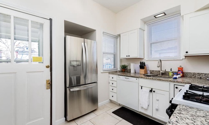 Maplewood Casa | Charming Cottage in Maplewood