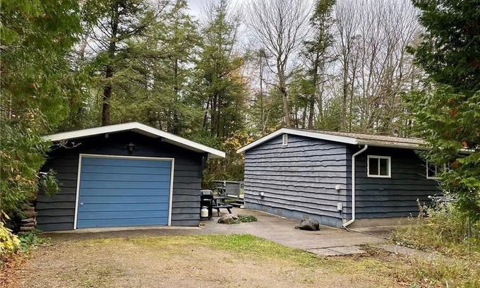 Saugeen Shores Cabaña | Gobles Grove - Three Bedroom, 1 Bathroom Bungalow