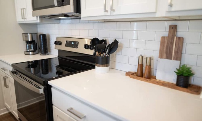 Northview Apartamento | King Bed | 1.5 Bath | Apartment | NE Side GR