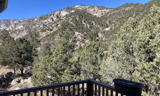 Buena Vista Apartamento | 2BR/3BA Carriage House By Cottonwood Creek