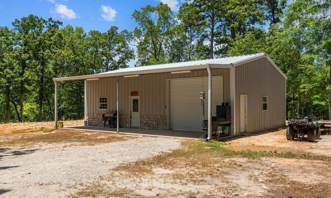 Broaddus Casa | Sam Rayburn Lakevu Barndo