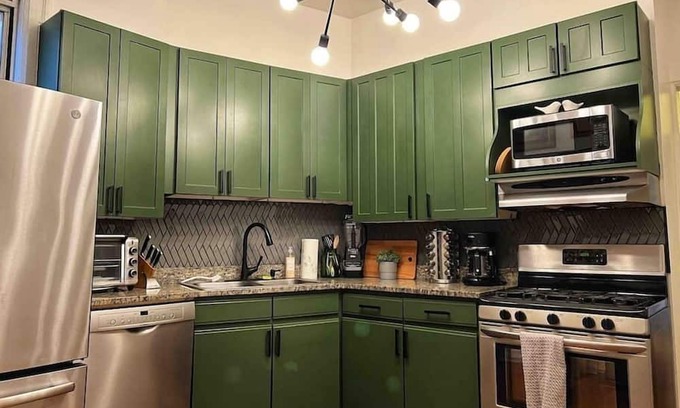 Wrightwood Neighbors Condominio | 7B/3BA Private Unit in Lincoln Park near Wrigley