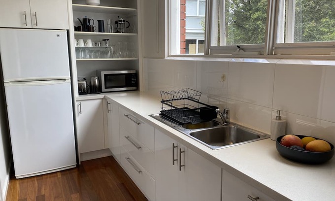 Hawthorn Apartamento | Beautiful 2BR Scotch-Hill retreat in leafy Hawthorn (4km to MCG, 6km to CBD)