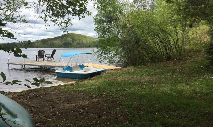 Madawaska Valley Cabaña | Relax in Canadian Nature in our 2 bedroom Cottage on Long Lake