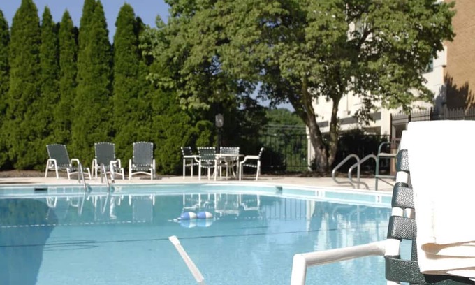 Rockville Casa | Contemporary Suite: Outdoor Pool and Easy I-270 Access