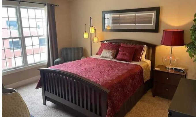 Golden Casa | Heart of Golden: 3BR with Garage