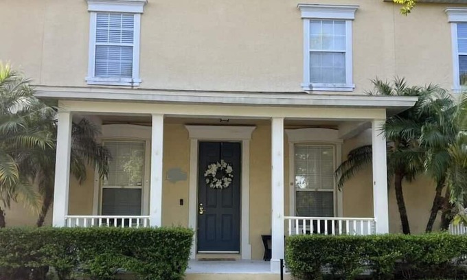 Windermere Casa | Windermere Two Bedroom Updated Townhouse Water View,Close to Disney, A+ Location