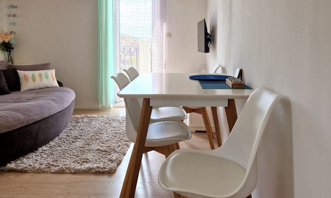 Komiza Apartamento | Cozy 1-bedroom apartment with AC, WiFi, parking, terrace view, laundry