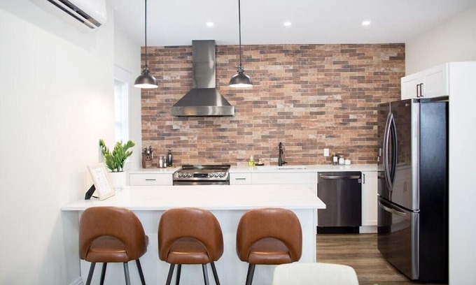 Fredericton Apartamento | This 2 bedroom loft-like apartment is perfect for your visit to downtown Fredericton