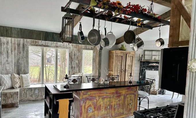 Boston Heights Otro | The Brupoppy Farm & Stay is located in the heart of the National Parks.