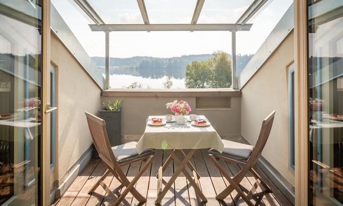 Pelham Apartamento | Studio Apartment "Loggia" with Lake View, Private Garden & Wi-Fi