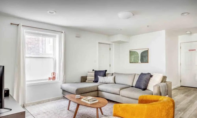 Union City Apartamento | Modern 5BR Oasis: 15 Mins to NYC
