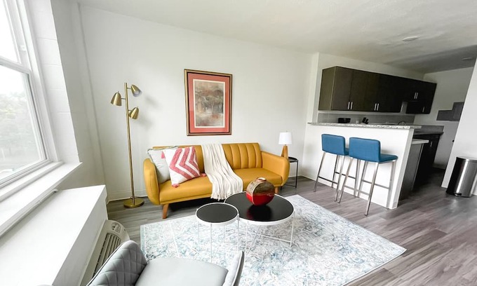 Mount Auburn Apartamento | Sleepover: Vivid 1BD/1BA + Gym -Cincinnati