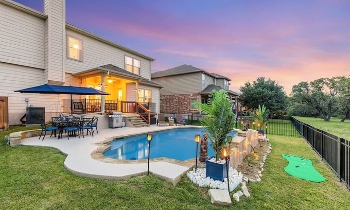 Cibolo Casa | Serene Views~Ideal For Long Stays~Heated Pool