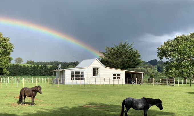 Kiwitea Cabaña | Cliff Top Cottage just off SH1