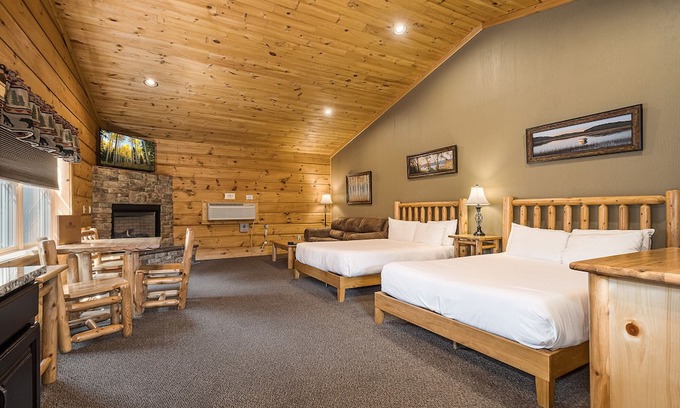 McHenry Cabina | Lakefront Cabin 3-Hot Tub, Dog Friendly