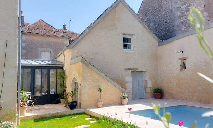 Coulanges-la-Vineuse Cama Y Desayuno | Hébergement Indépendant Dans Maison Avec Piscine, au Coeur du Vignoble