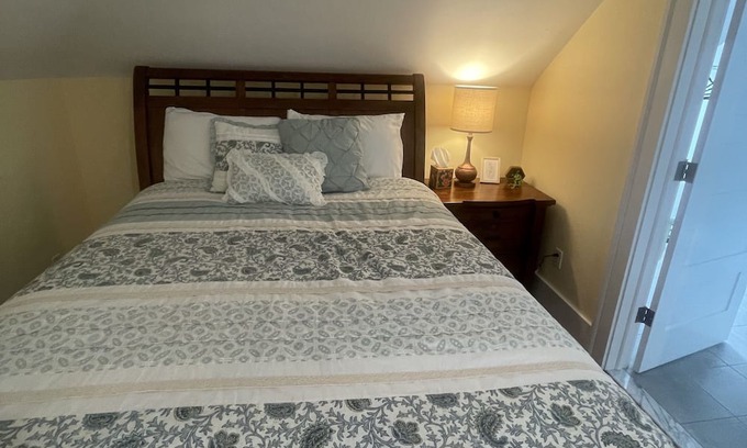 South Kortright Cama Y Desayuno | Cozy B&B with WiFi and AC in Terrific South Kortright