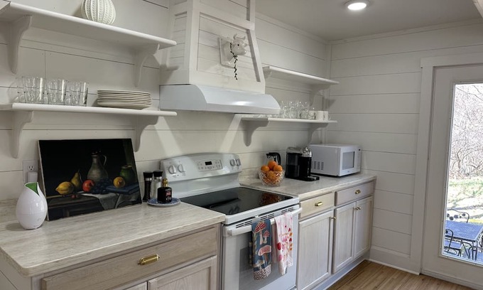 Cape Girardeau Casa | Charming former farmhouse near the university in Cape Girardeau