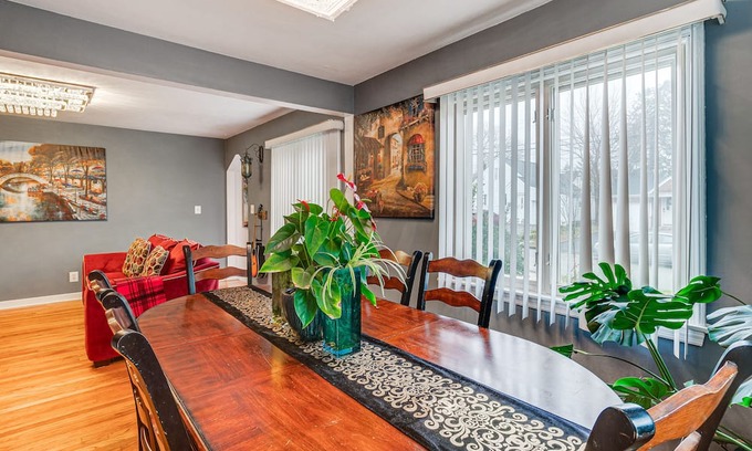 Bergenfield Casa | Charming Bergenfield Retreat: 16 Mi to Manhattan!