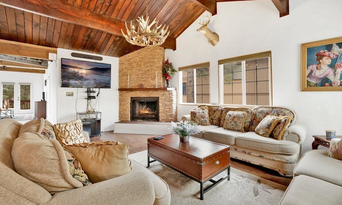 Whispering Forest Cabina | Antelope Views Big Bear~Pool Table~Relaxing Retreat