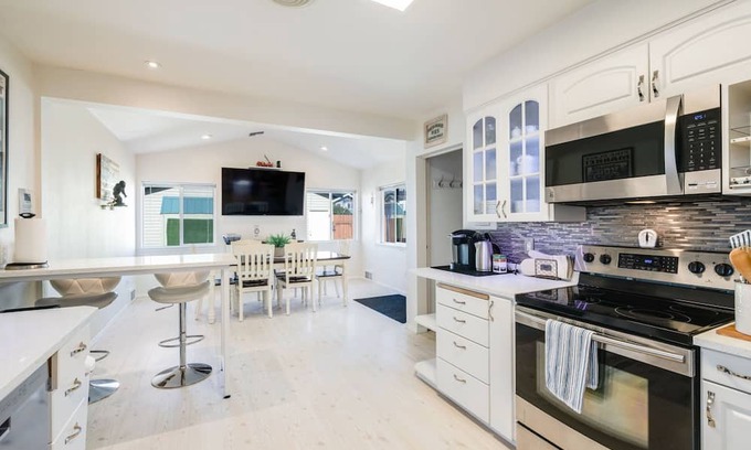 Phinney Ridge Casa | Remodeled 3BR Green Lake Gem with Fenced Yard