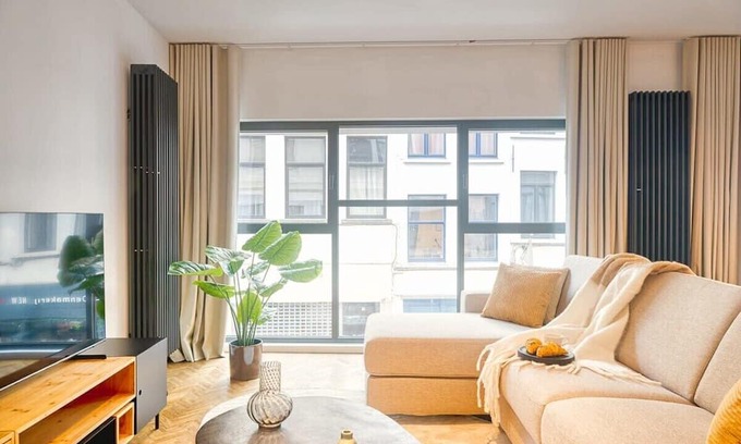 University District Apartamento | Ample 2-BR Apt in Antwerp