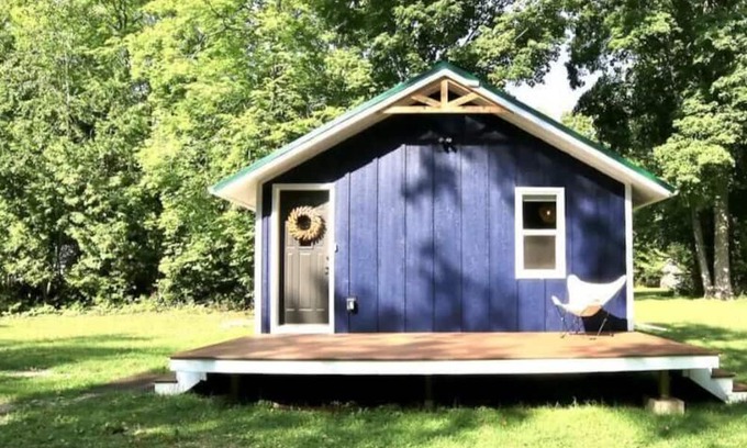Escanaba Casa | Little Blue by the bay - 1BR Cabin - Escanaba