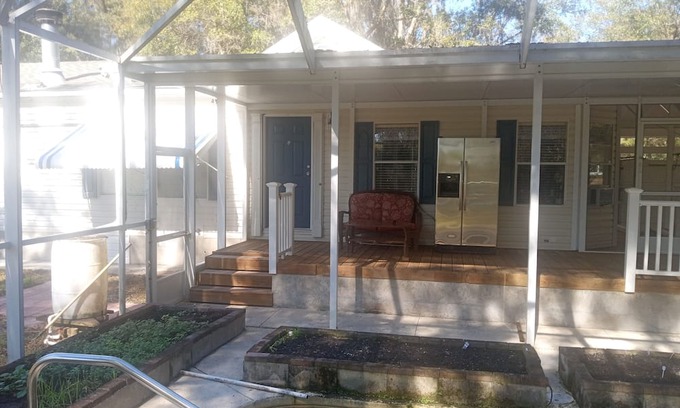 Crystal River Casa | 1 Acre Pristine Air 2+ Bdrm Home with Garden and Greenhouse near Crystal River