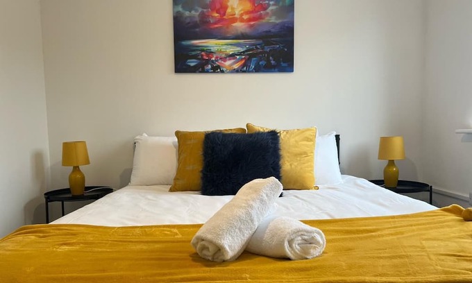 Pontprennau Casa | Village House in St Mellons - Close to A48 and M4 Motorway