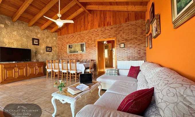 Castelldefels Chalet De Esquí | Chalet de Carmen Castelldefels - Ideal Familias