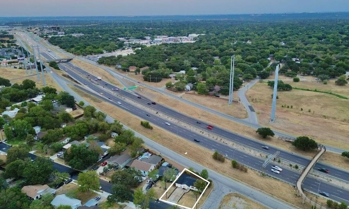Handley Casa | Cozy Home off highway 15 min from Downtown or AT&T stadium