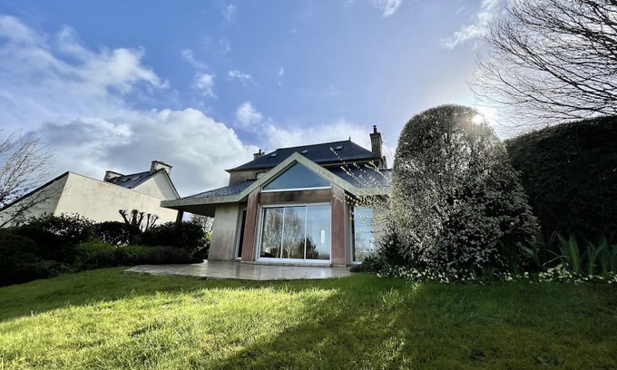 Henvic Casa | Chez Béatrice et Laurent, Maison Lumineuse Avec un Grand Jardin au Calme