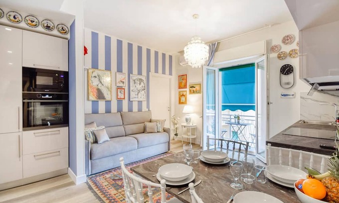 Chiavari Apartamento | Spend an unforgettable vacation not far from the sea in this inviting vacation apartment.