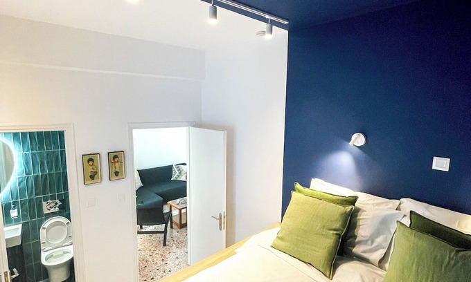 Piraeus Cabaña | Cozy apartment for a Duo next to Metro and Port.