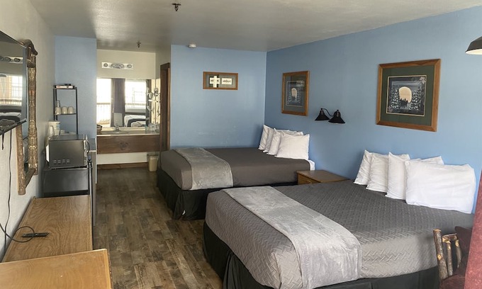 Indian Point Condominio | Double Queen Room w/Kitchen Supplies