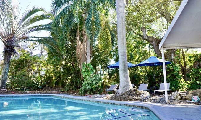 South Corals Casa | 4BD Family Paradise Retreat - Heated Pool/Arcades/Pool Table