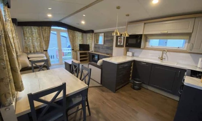 Isle of Grain Casa | Thameside 6 Sleeper