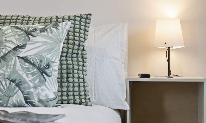 Giltbrook Apartamento | Deluxe Studio Flat - Free Street Parking