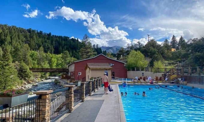 Howard Casa | Black Bear Lodge 2 Su