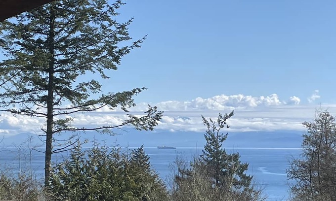 Juan de Fuca Electoral Area Apartamento | Sooke Vacation apartment overlooking the Juan De Fuca Straits, amazing sea views