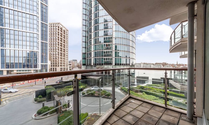 Vauxhall Apartamento | St Georges Terrace