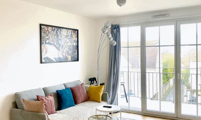 Les Luats Apartamento | Homerez - Beautiful apartement for 4 ppl. with balcony at Villiers-sur-Marne