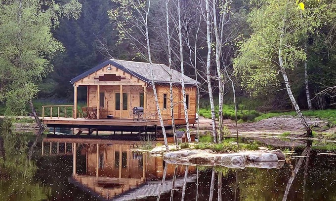Saint-Martin-du-Puy Chalet De Esquí | Lacustre, Cabane Pilotis sur L'eau un Hébergement Insolite au lac de Chaumeçon