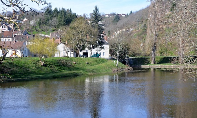 Chambon-sur-Voueize Apartamento | Studio "Au Bord de L'eau" Pour 3 Personnes, à L'orée D'un Village Authentique