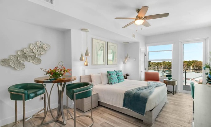 Merritt Island Condominio | Portside Suite - Cape Crossing Resort and Marina