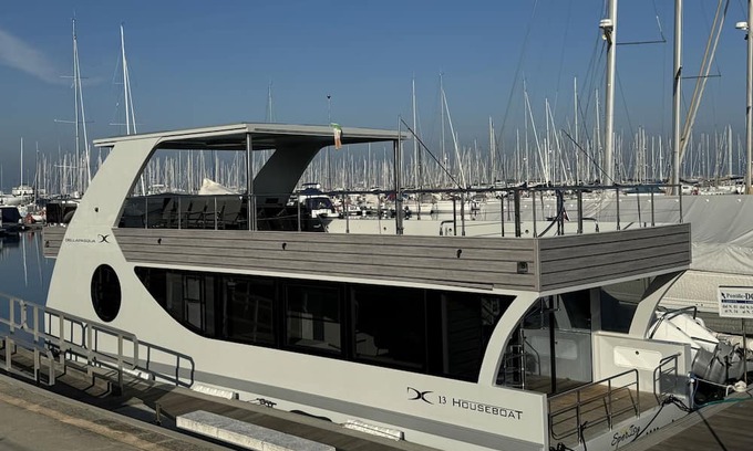 Marina di Ravenna Alquiler De Eote | Houseboat, Marina di ravenna, Marinara, Cervia, yachts, suit, casa galleggiante