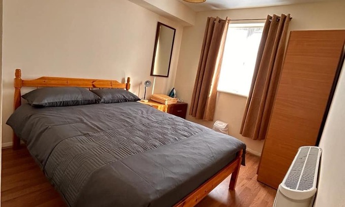 Goodmayes Apartamento | specious 1 Bed Apartment with parking & free wifi 5 minute Goodmayes station